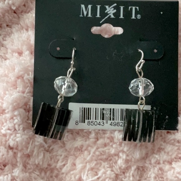 MOTF CURATED JEWLERY SET - Picture 4 of 4